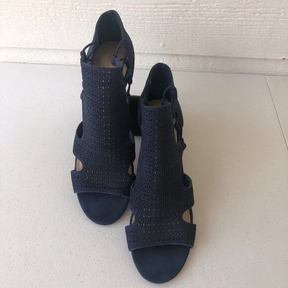 Vince Camuto Navy Corbina Size 10M Laser Cut Block Heel Ankle Boot - Picture 13 of 13